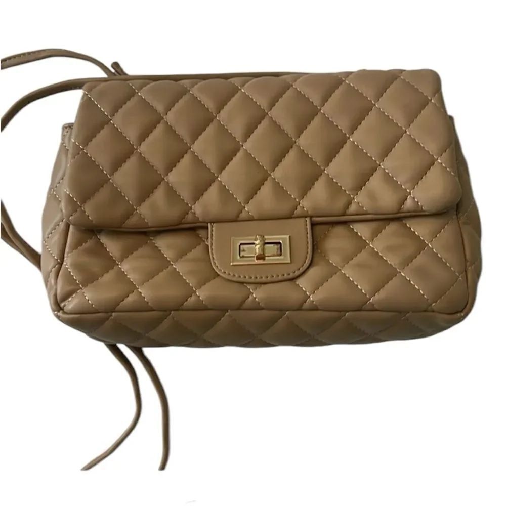 3Am forever tan quilted crossbody bag clean inside & out 1 inside zip pocket EUC